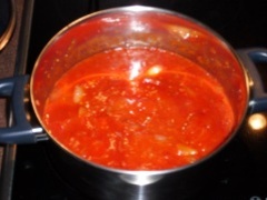 Tomatensoße im Topf